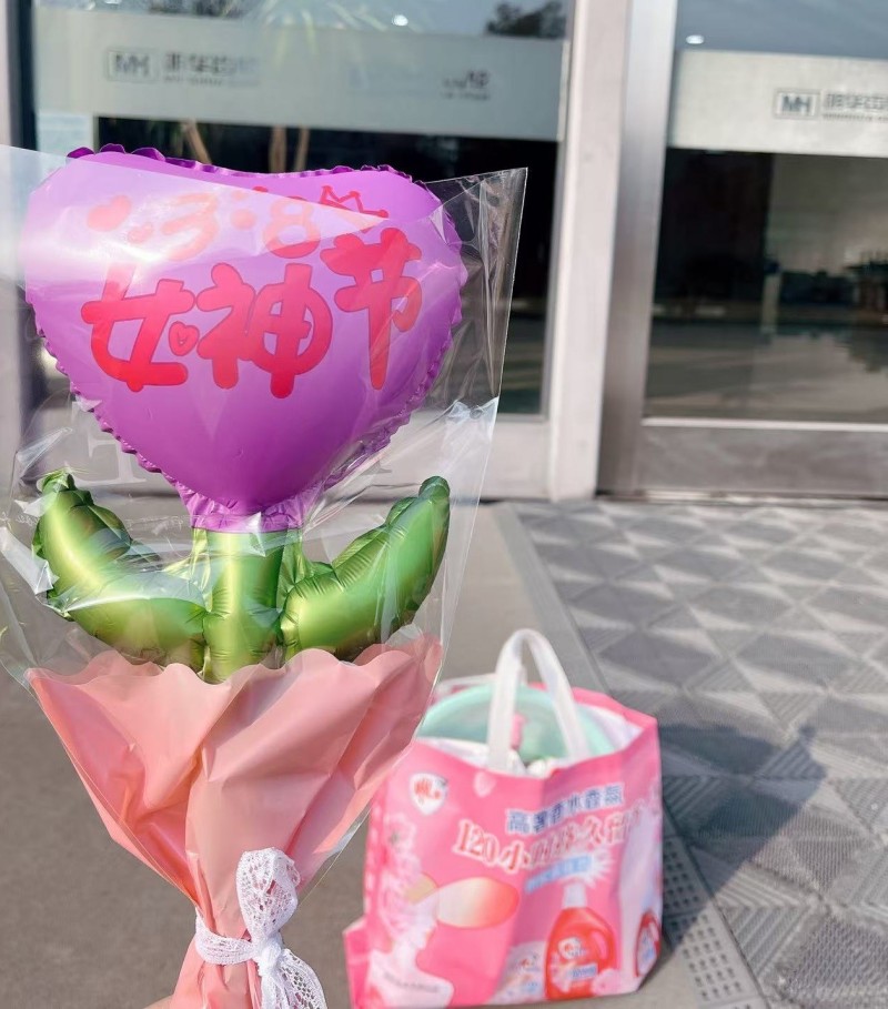 Wenling Minghua Gear Menghormati 'Kekuatannya': Wanita Buruh Mekar dengan Kecemerlangan dan Bersinar dengan Pesona Wanita